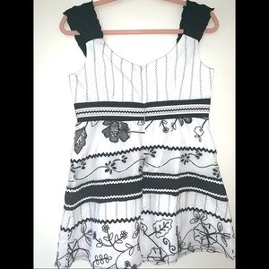 Nanette Lepore Tops - NANETTE LEPORE Black & White Sleeveless Tunic Nanette Lepore Tops - NANETTE LEPORE Black & White Sleeveless Tunic
